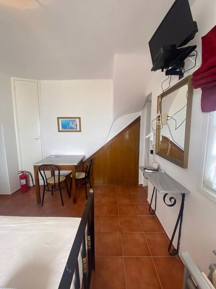 Aeolos Apartments