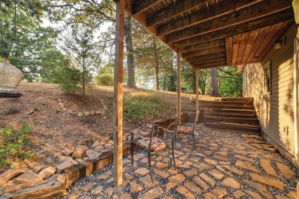 Dog-friendly Kentucky Lake Home w/ Game Room!