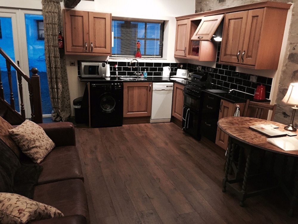 Impeccable 2-bed Cottage Near Betws y Coed view 5