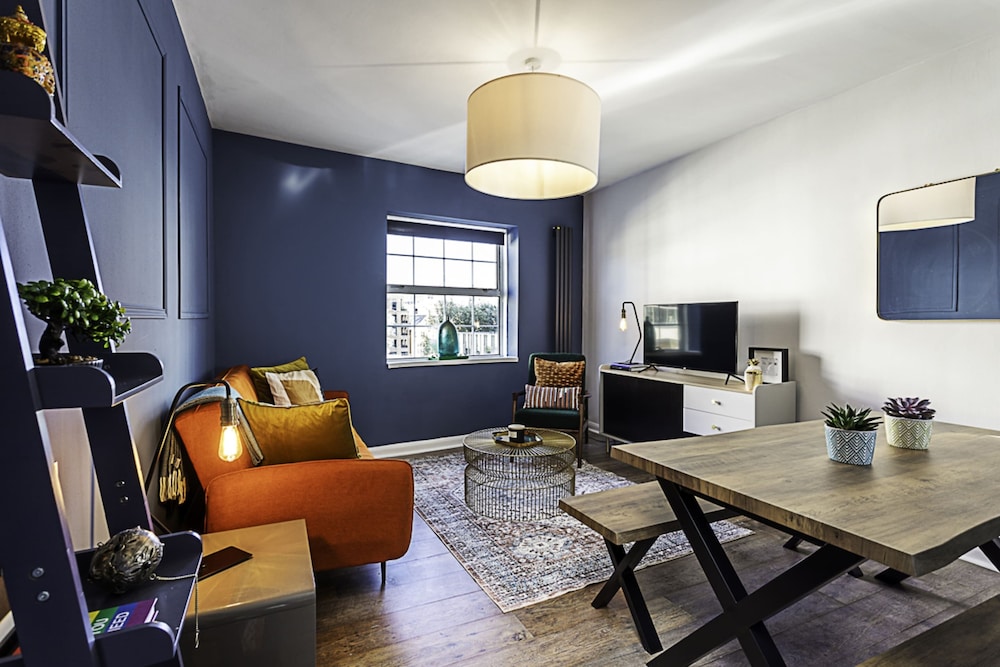 Cozy Aldgate Hideaway
