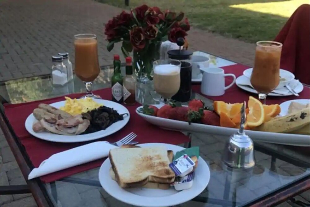 Manor Hills Guest Lodge