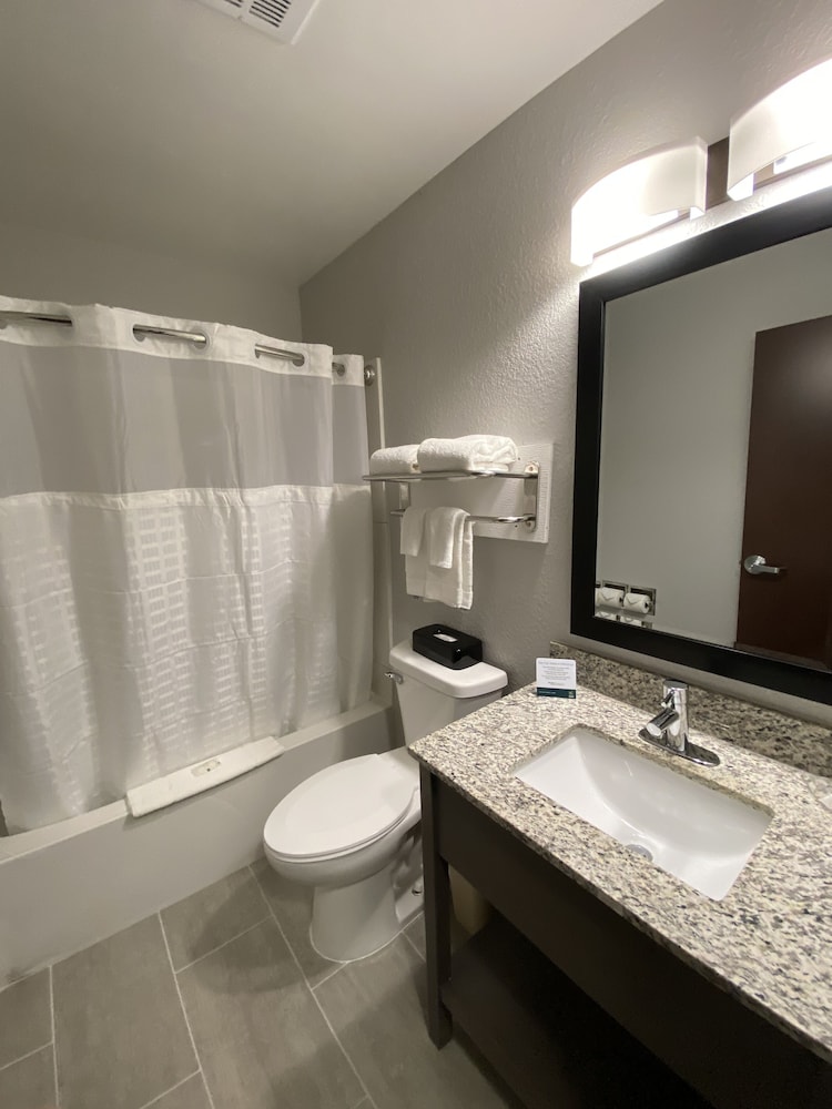 Quality Inn & Suites Hammond Near I-8090