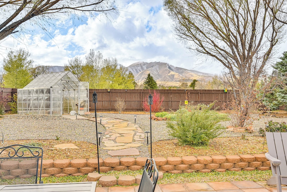 Mtn-view Family Home w/ Grill in Flagstaff!