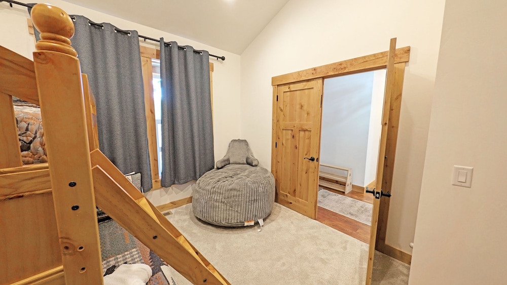 56593 Celestial Dr 4 Bedroom Home