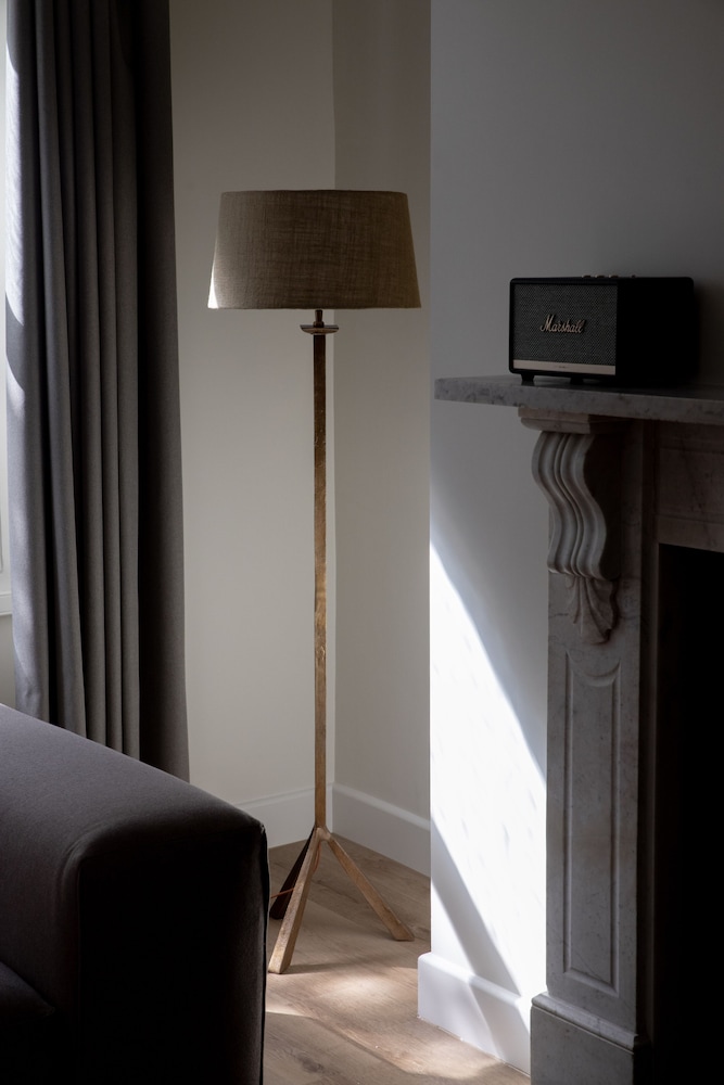 Gulaid House Knightsbridge by Bob W London