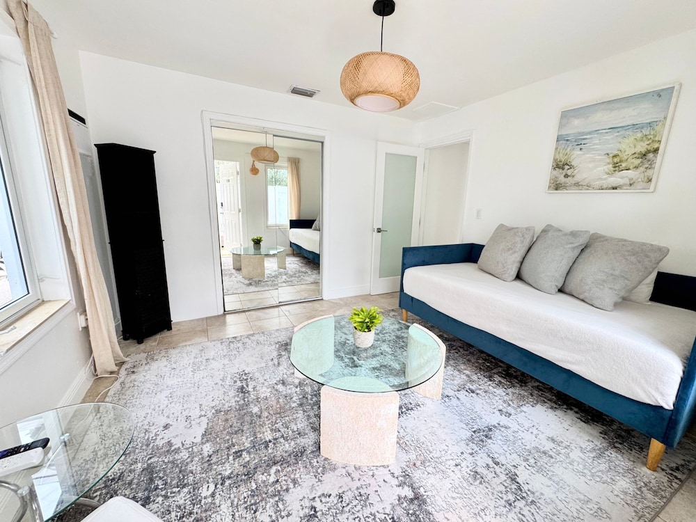 Islands Inn on the Drive - Sunshine 2BD Suite - A0