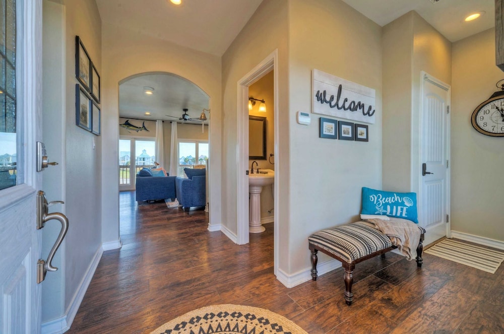 2 Homes, Sleeps 22 Steps to the Beach, Private Pool, Fire Pit, Balcony Views