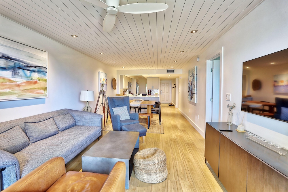 Land's End 11-203 Beach Front - Premier