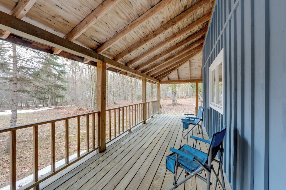 Fall Festival Retreat: Cabin w/ Deck & Yard!