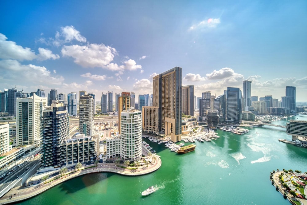 Premium 2BR Apt w Marina Views