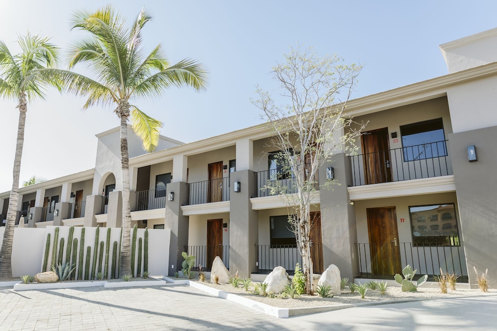 Hotel Six Two Four Hotel - Image 1