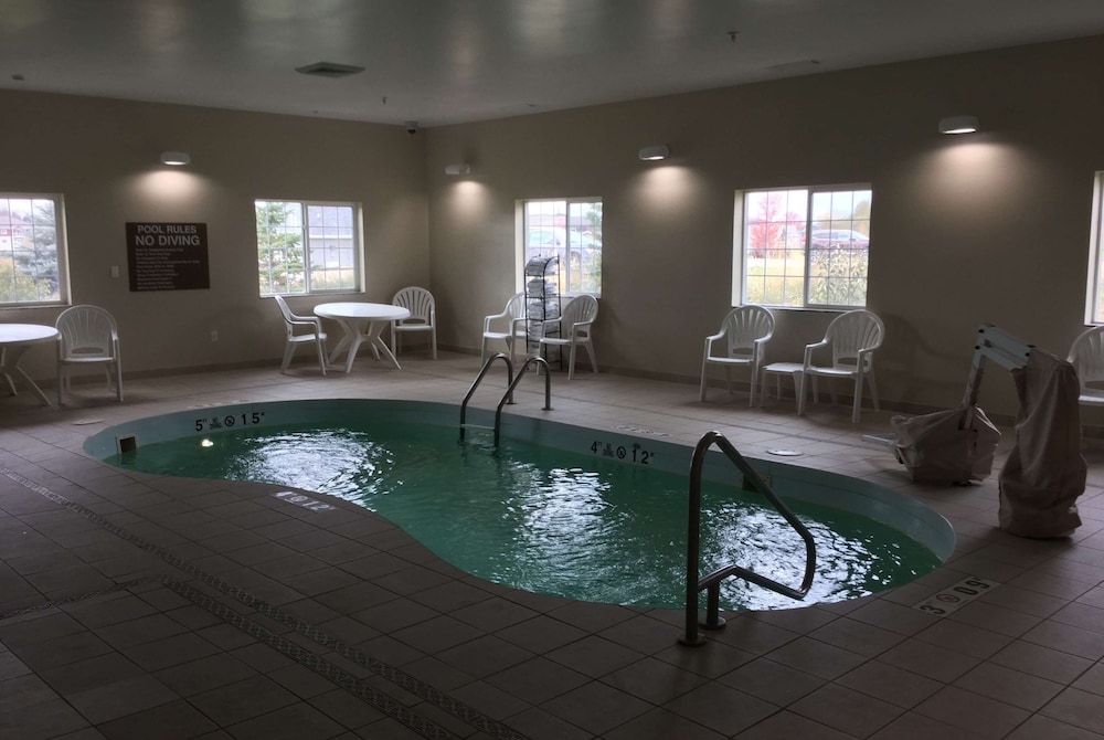 Dickinson Vacations - Microtel Inn  Suites by Wyndham Dickinson - Property Image 8