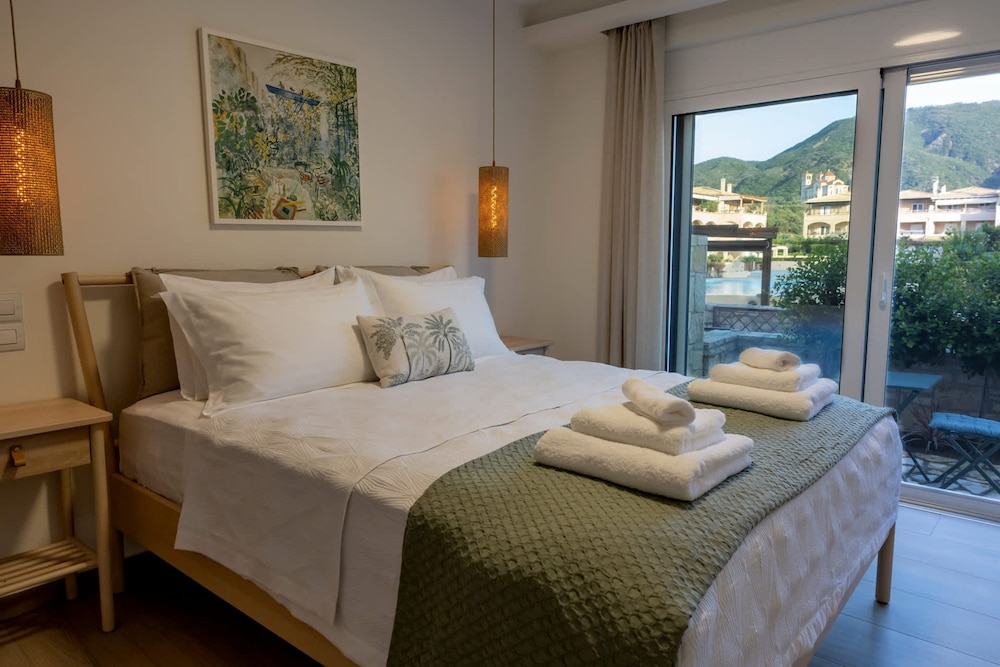 Seafront Villa Ciel With Private Pool in Nafpaktos