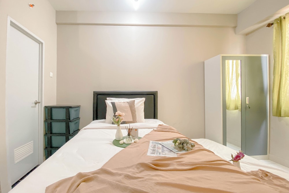 Cozy and Well Furnished Studio Grand Kamala Lagoon Apartment