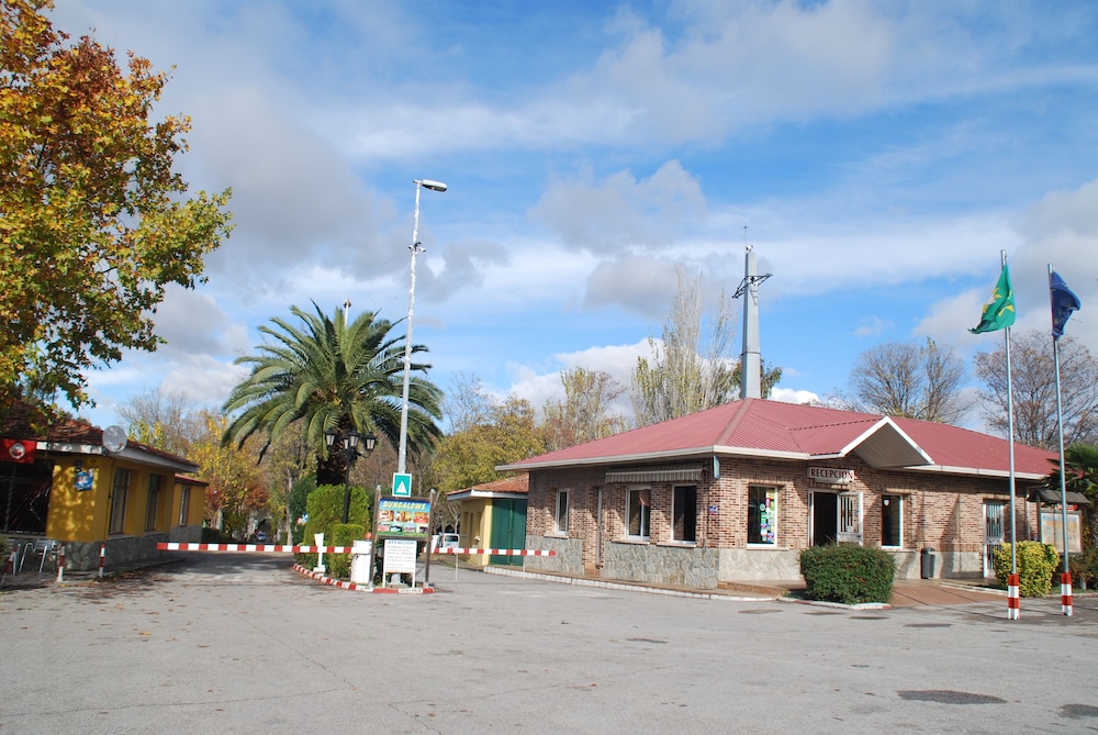 Bungalows Camping Alpha Madrid