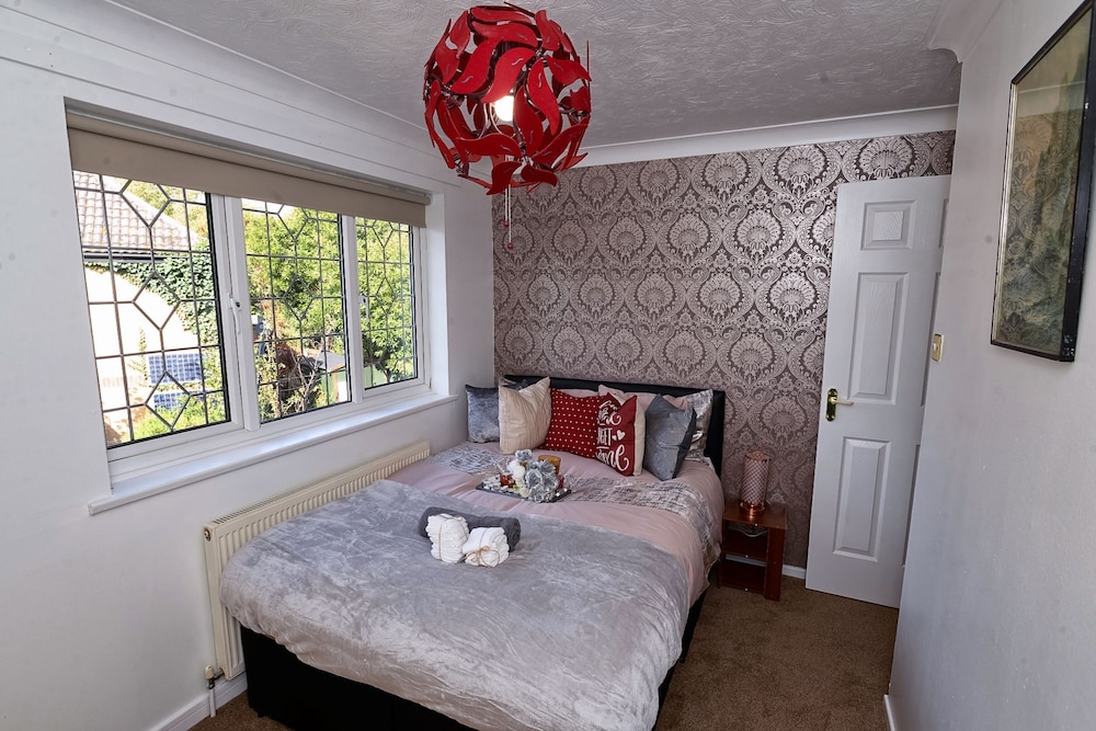25 Mins to CL! London Amazing 2bedhome Sleeps 1-5