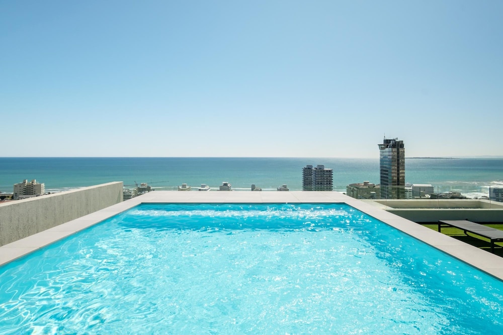 Ocean View 1bed Apartment in Sea Point Marlo Cove