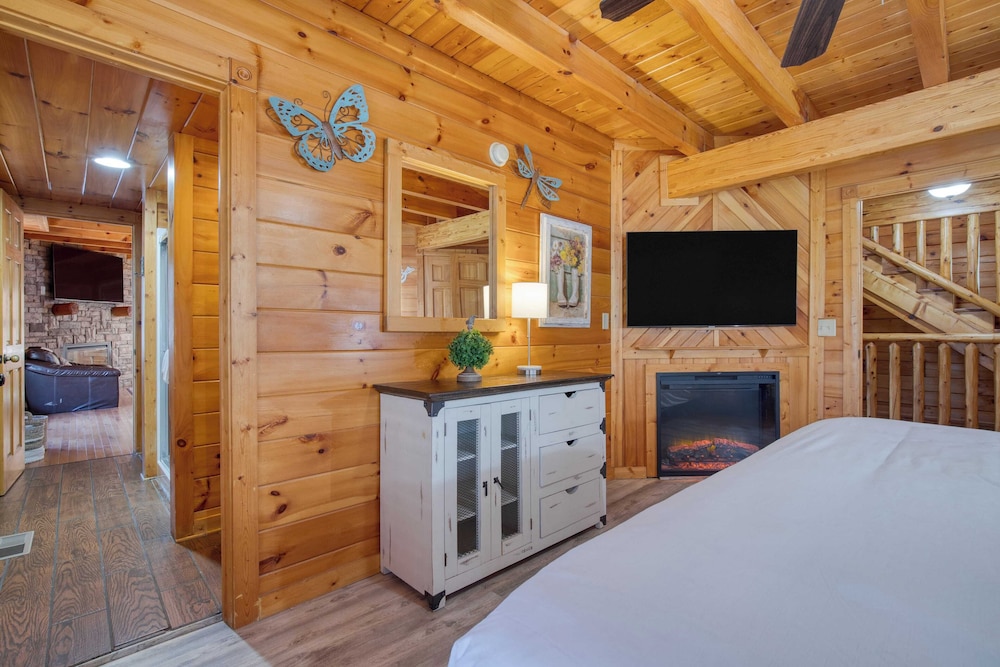 The Big Easy by Avantstay Hot Tub, Game Room, Spacious Deck Premier Location