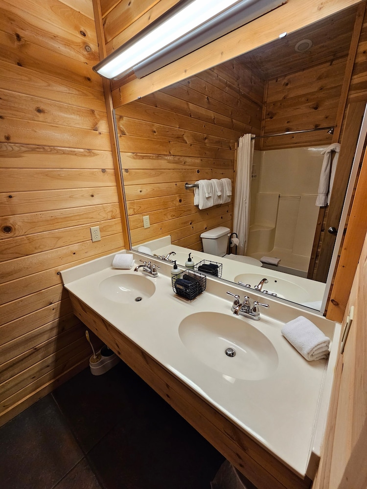 Honey Bear Haven Suite 5