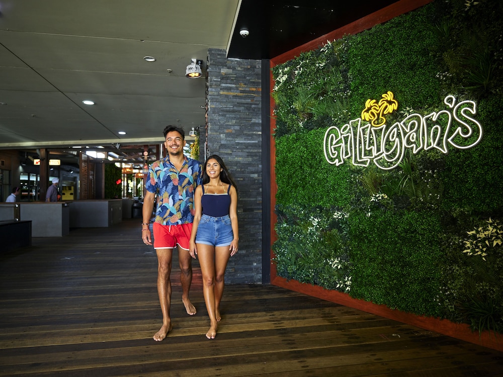 Gilligan's Backpackers Hotel & Resort view 3