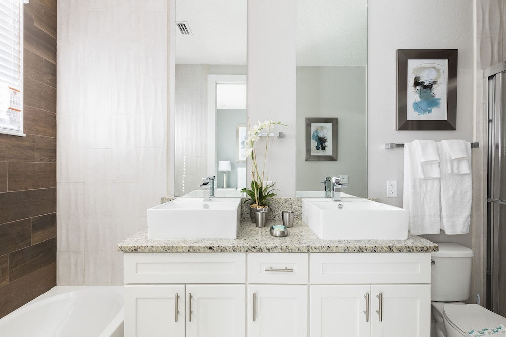 Summerville Vacation Homes by Columbia Management