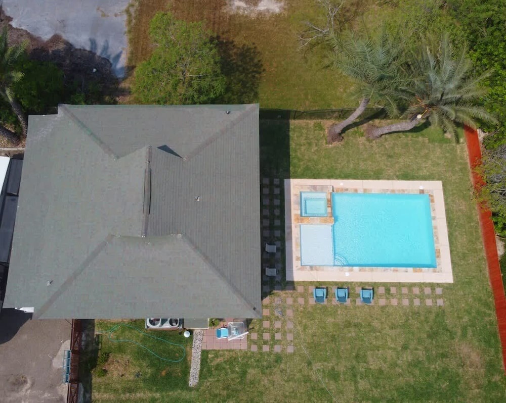 Madre Azul Bay House 3 Bedroom Home