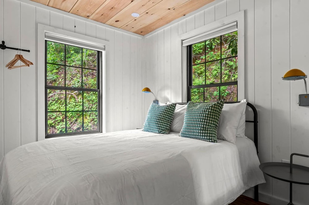 Group Getaway Modern Cabins Sleep 16 Gatlinburg
