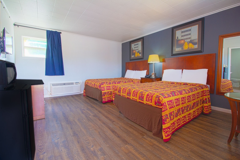 McAlester Vacations - OYO Hotel McAlestar OK S Main St - Property Image 5