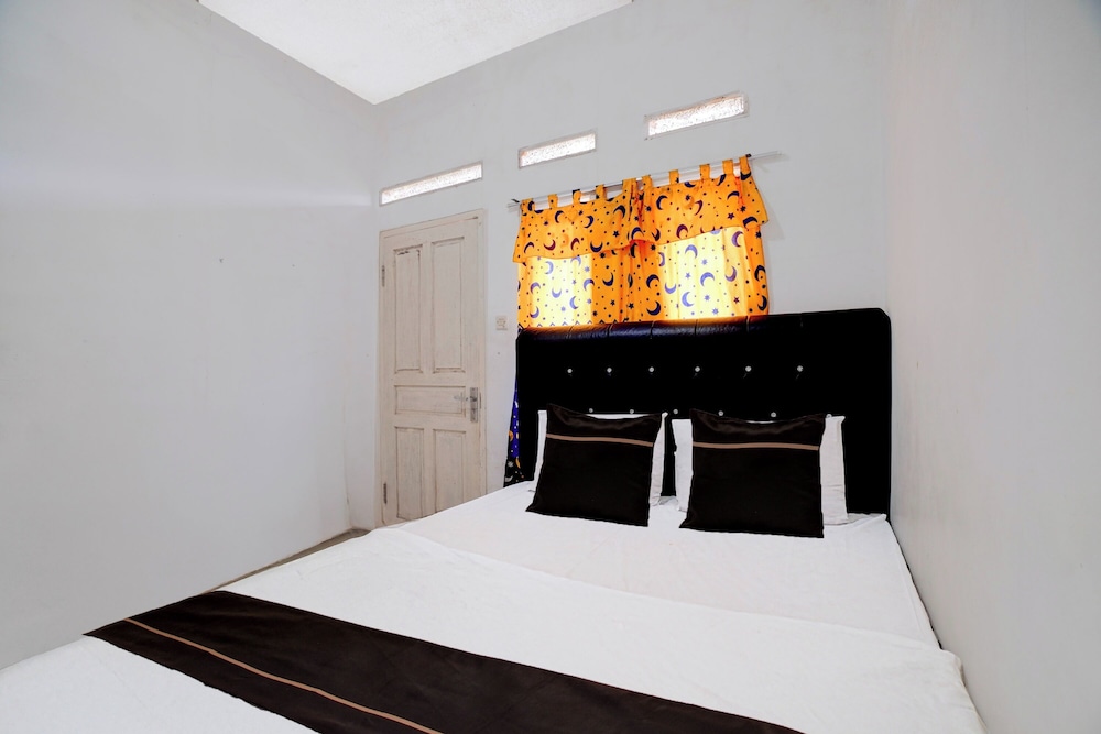 OYO 95065 Villa Ade