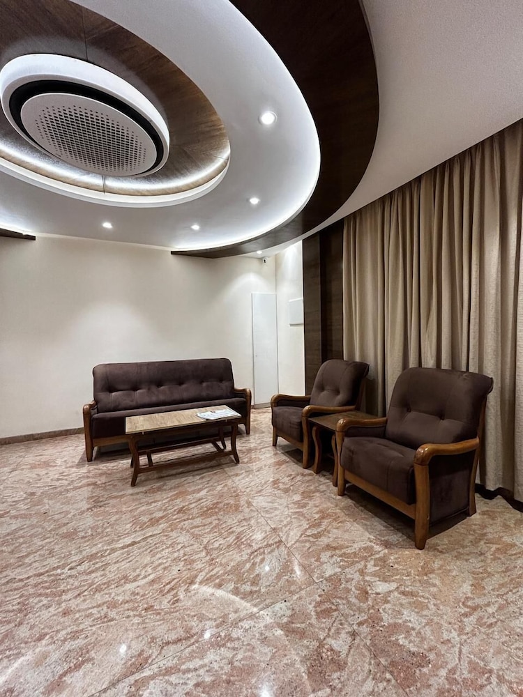 The Paradise Hotel - Luxury Stay