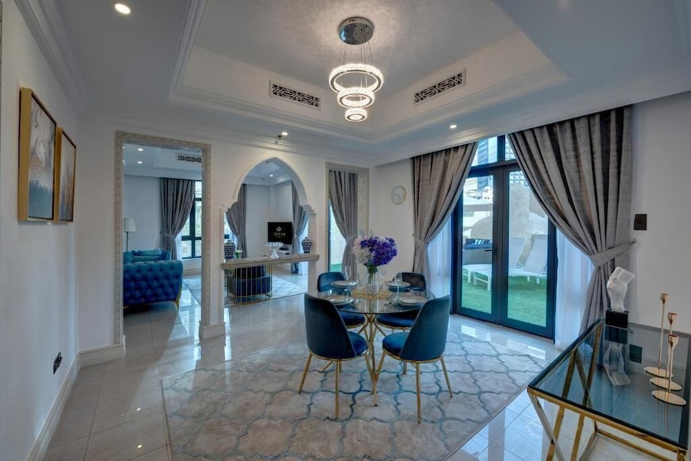 Durrani Homes - Unique Garden Apt at Souk Al Bahar besides Dubai Mall & Burjkhalifa with private jaccuzi
