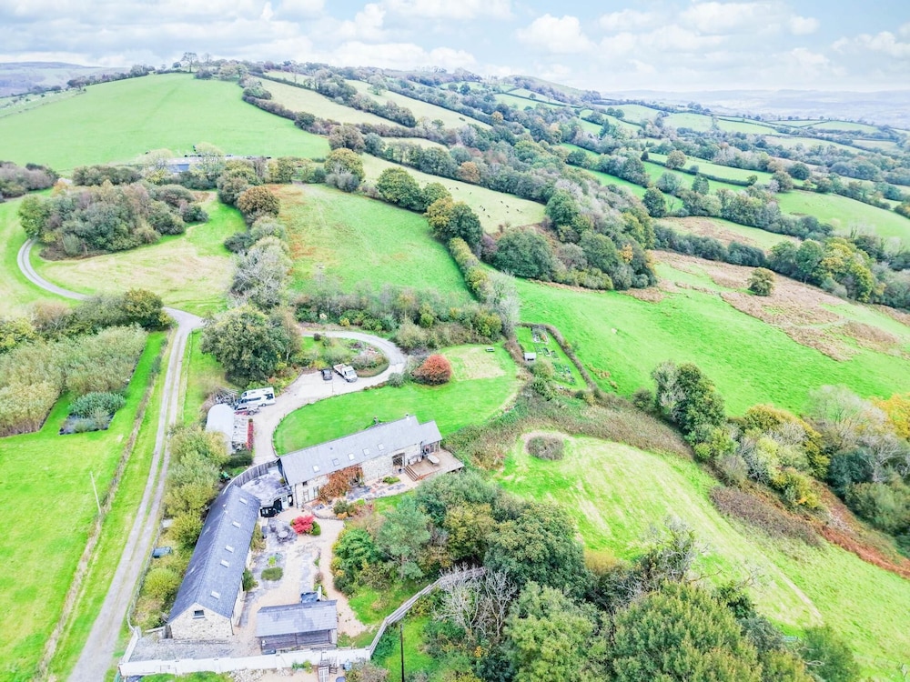 West Barn - 2 Bedroom Cottage - Llandeilo