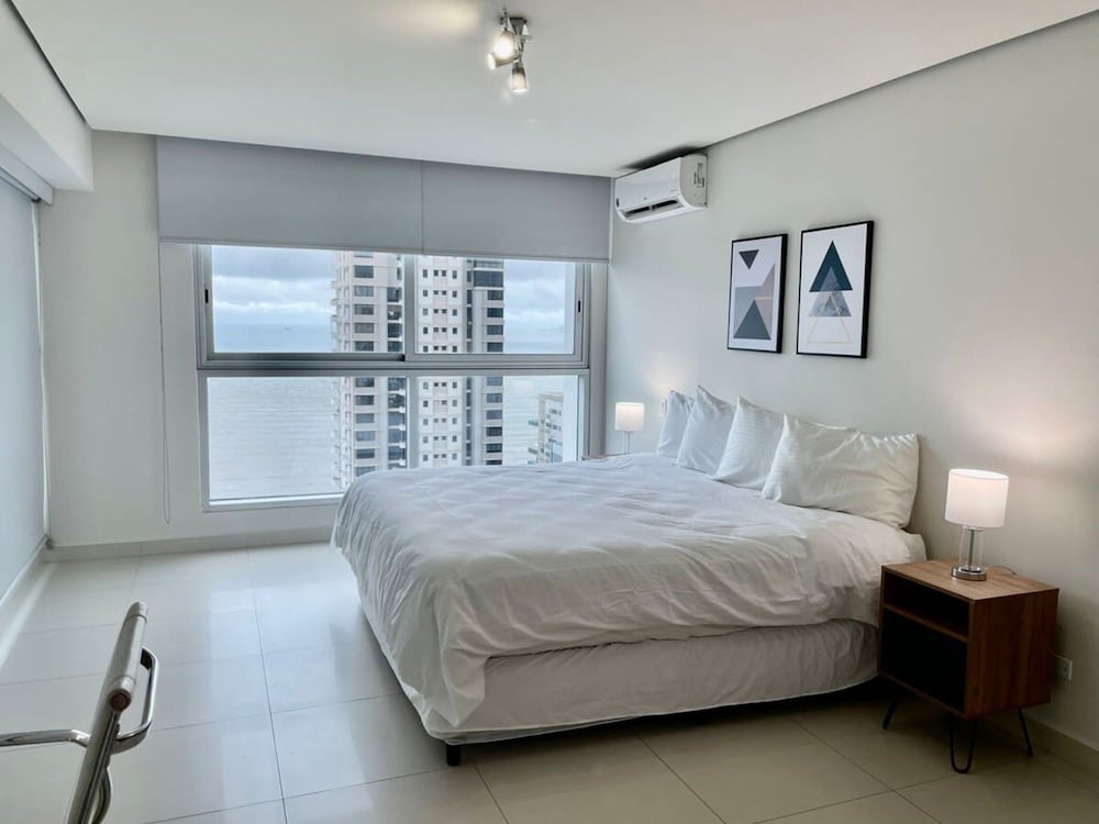 Light Home I Minimalist 1 Bed in Costa del Este