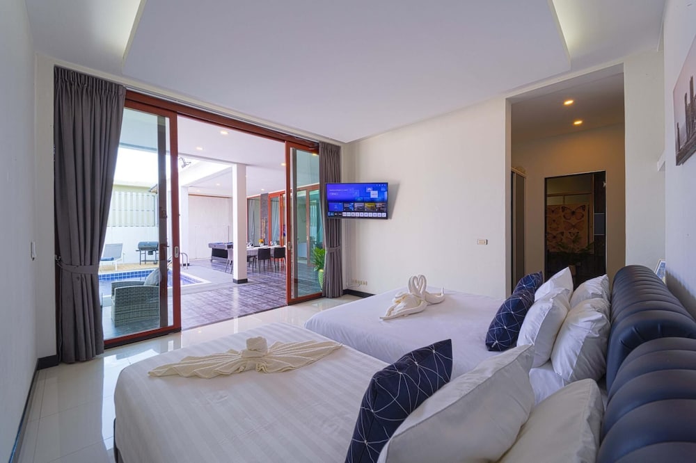 Beautiful 4-Bedroom Pool Villa BL9