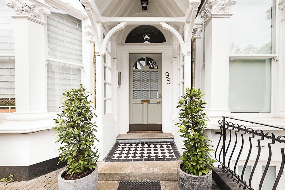 Charming Two-Bedroom Flat in West Hampstead