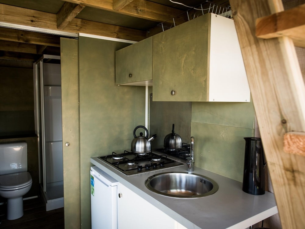 Tent Lodge With Bathroom 16 km From Maastricht