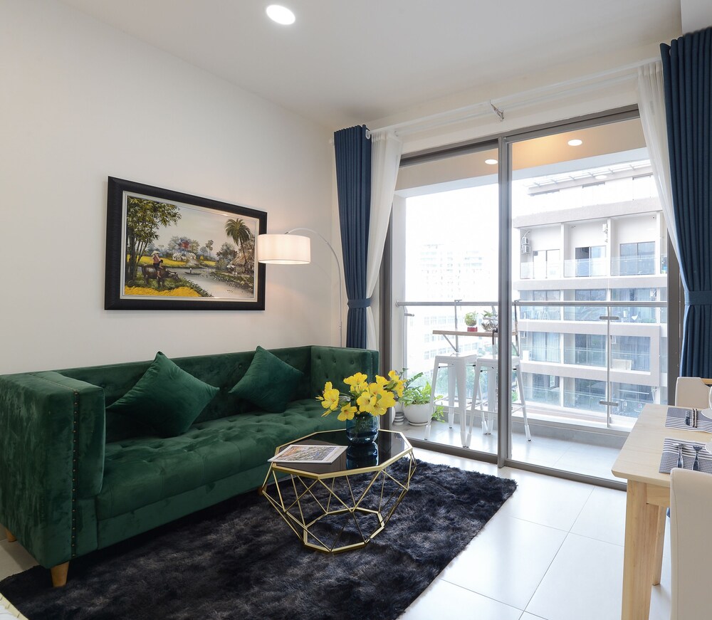 Jennifer House - Millenium Apartment