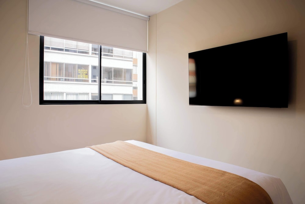 w Enchanting 2BR w Balcony Near Kennedy Park