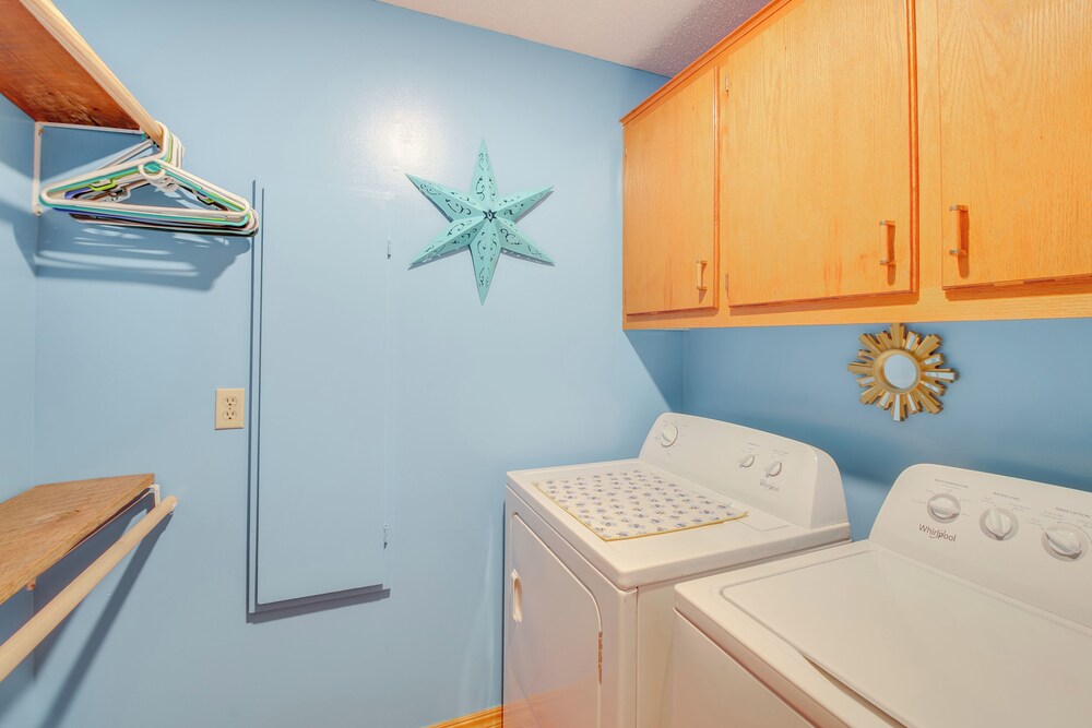 Secluded Lake Hamilton Access: Hot Springs Home