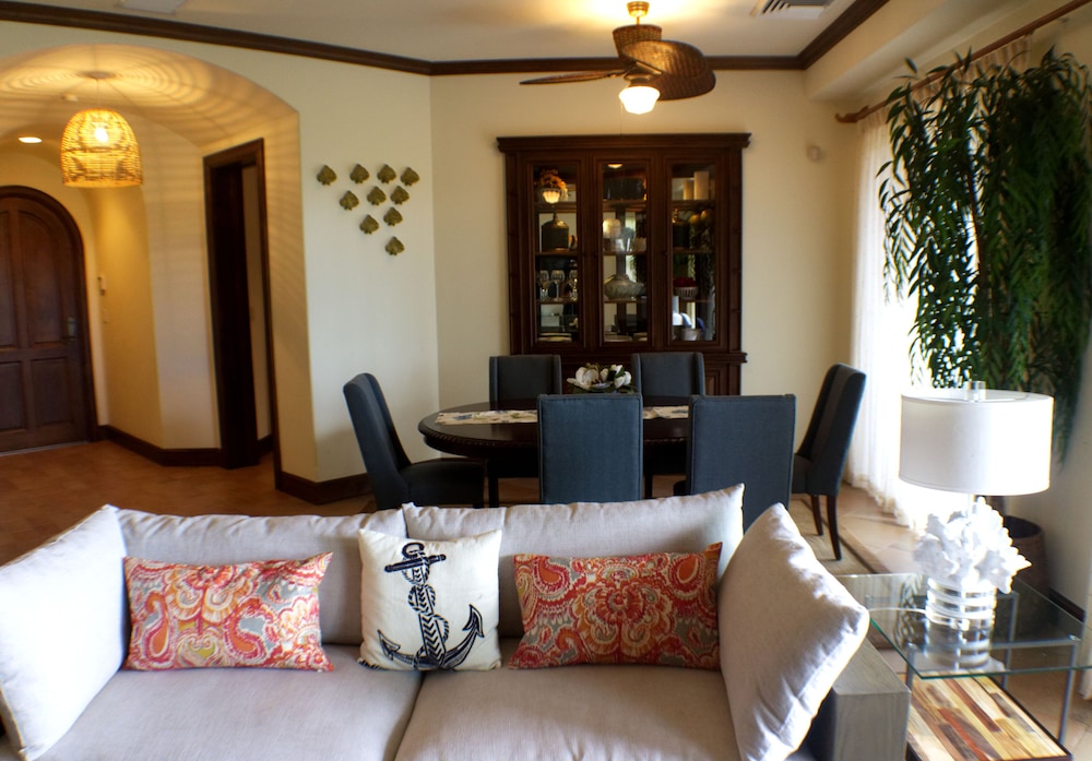 CR Luxury Los Sueños Condos