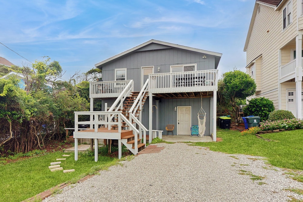 1BR Home w/ Outdoor Shower, Steps to Beach
