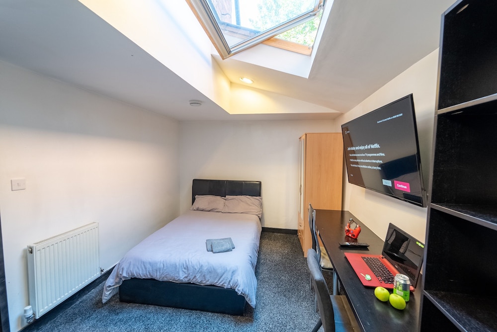 Studio Close to University of Birmingham view 4