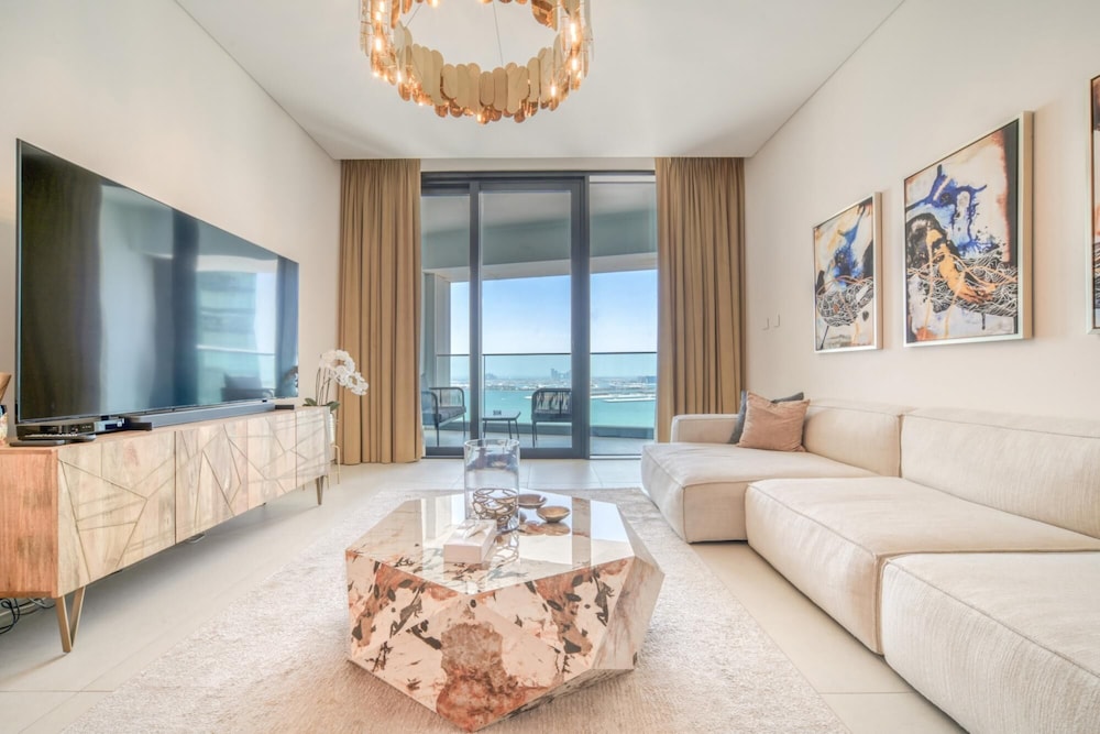 Serene Beachfront Ain Dubai View at Address JBR