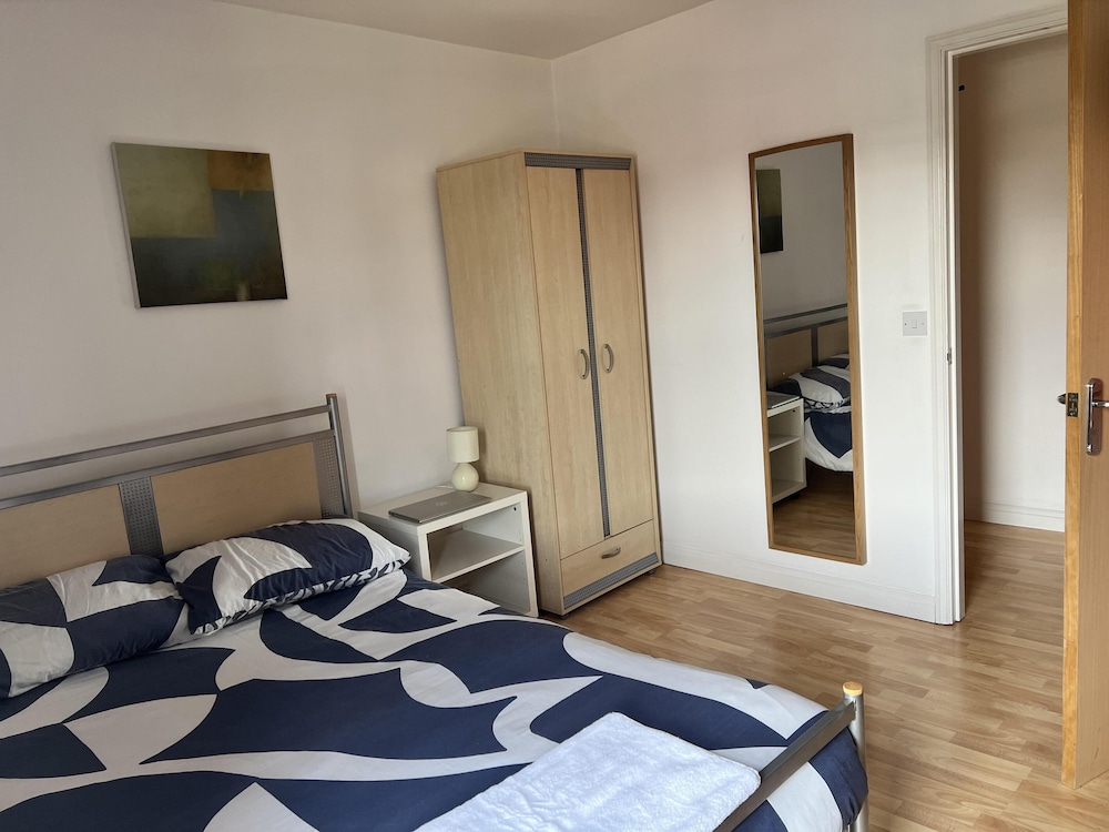 Nantwich - Sleeps 4 - Parking - Town 10mins Walk view 3