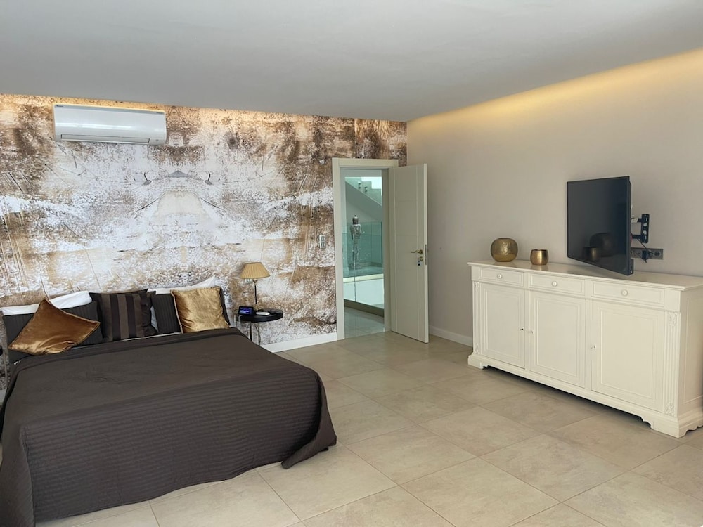Villa Italia Somone Luxury Hotel