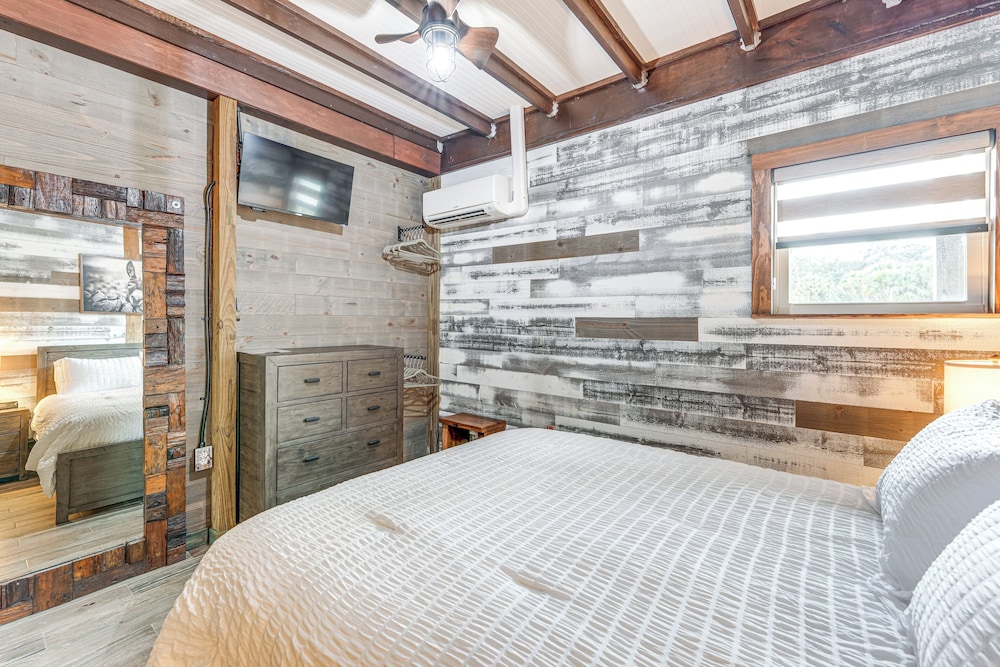 Farmhouse Hideaway w/ Covered Patio in Kissimmee