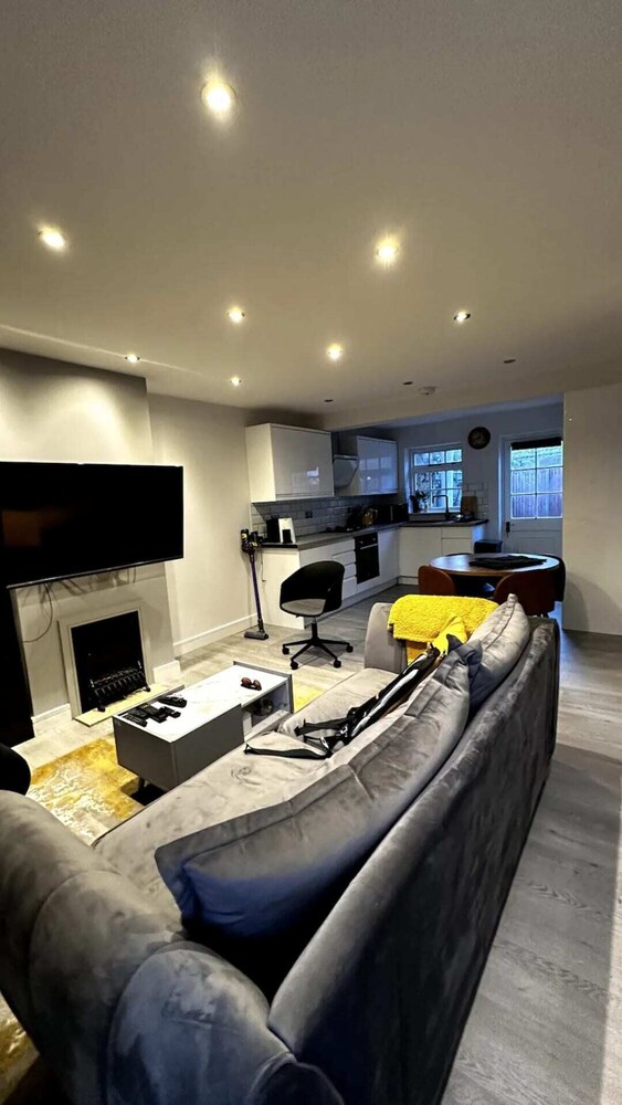 Sophisticated 2BD Flat - Southfields