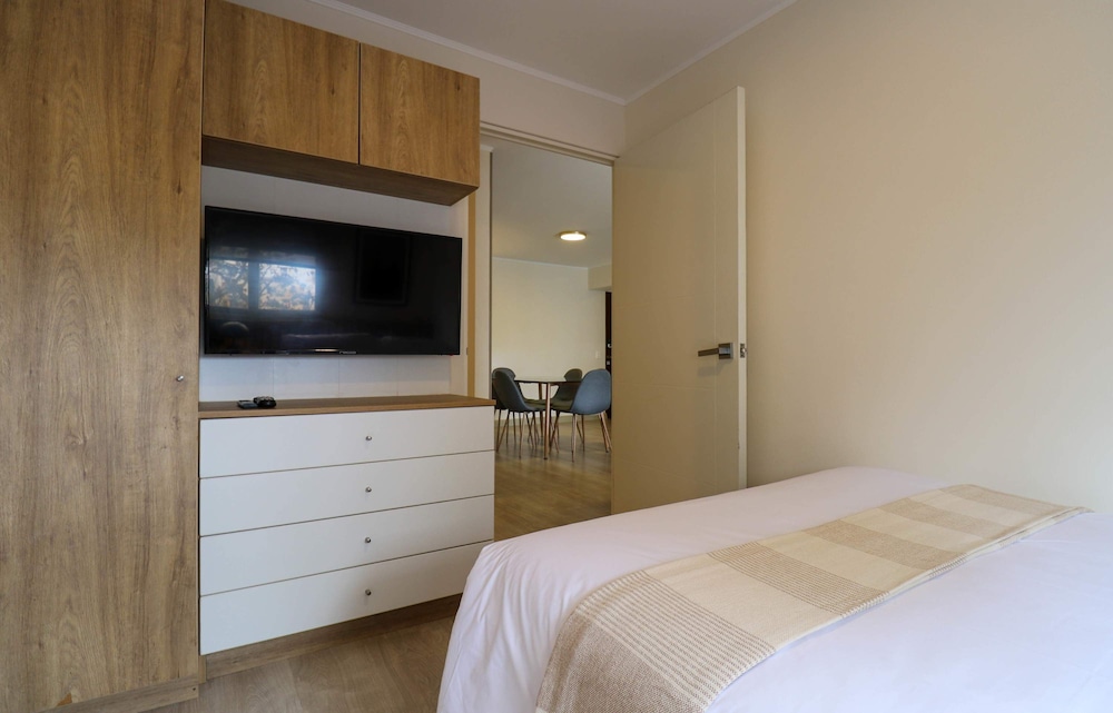 w Prestigious 3BR w Great Balcony in Miraflores