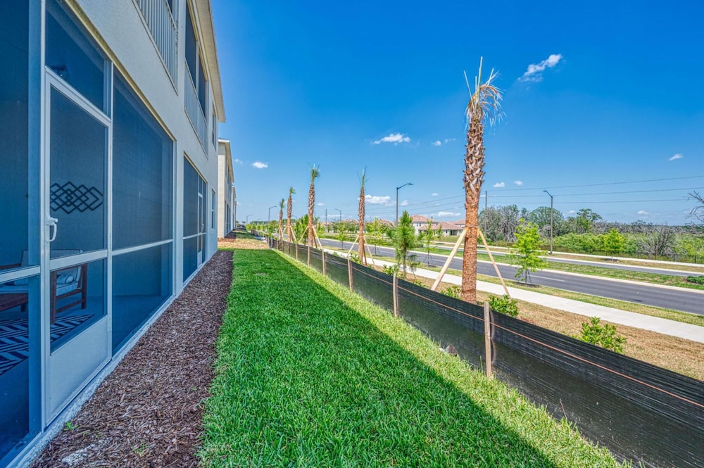 Elegant and Modern Home Near Disney - Image 3