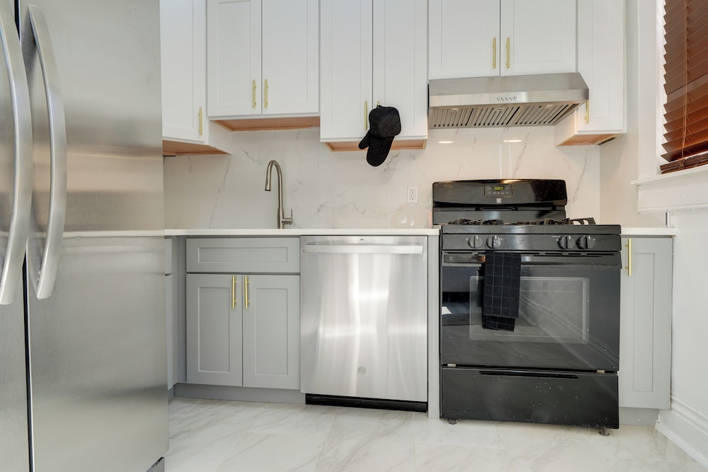 1 Mi to Uofl: Pet-friendly Louisville Apartment!